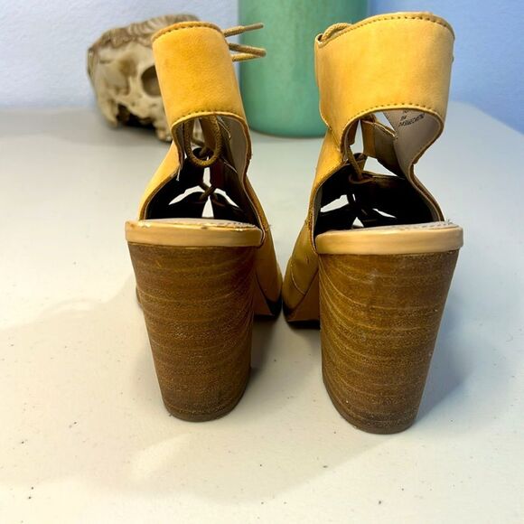 HINGE Drea Open Toe Leather Sandal, Size 5.5 - Picture 6 of 11